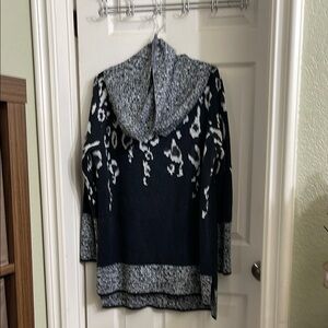 Women's Black and Gray Hooded Sweater